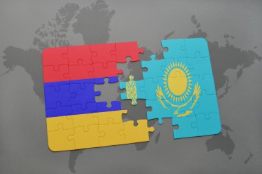 bir dünya haritası arka plan üzerinde Ermenistan ve Kazakistan ulusal bayrağı ile bulmaca.