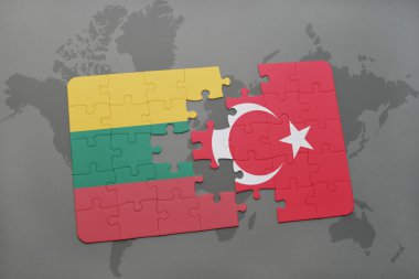 Litvanya ve dünya harita arka plan üzerinde Türkiye'nin ulusal bayrak ile bulmaca.