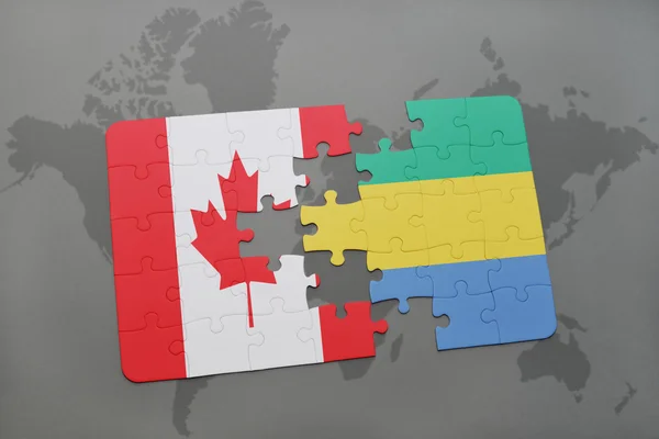 Puzzle con la bandiera nazionale del Canada e del Gabon su sfondo mappa del mondo . — Foto Stock