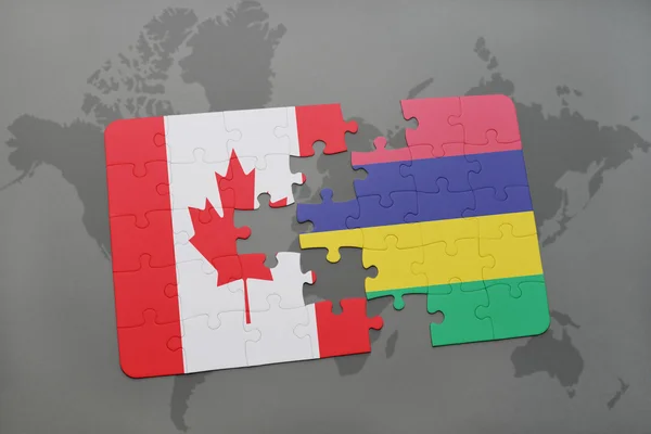 Puzzle con la bandiera nazionale del Canada e mauritius su uno sfondo mappa del mondo . — Foto Stock