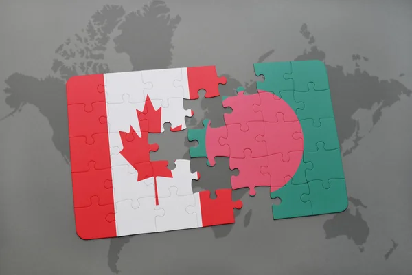 Puzzle con la bandiera nazionale del Canada e del bangladesh su uno sfondo mappa del mondo . — Foto Stock