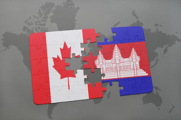 Pussel med den nationella flaggan i Kanada och Kambodja på en världskarta bakgrund. — Stockfoto