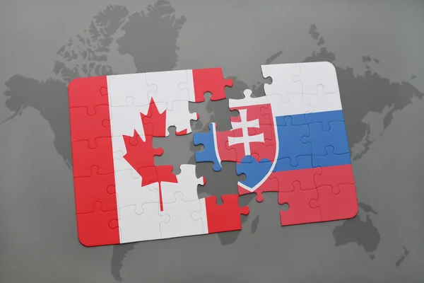 世界地图背景上加拿大和斯洛伐克国旗的谜题. — 图库照片