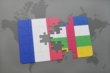 bir dünya haritası arka plan üzerinde Fransa ve Orta Afrika Cumhuriyeti ulusal bayrağı ile bulmaca.