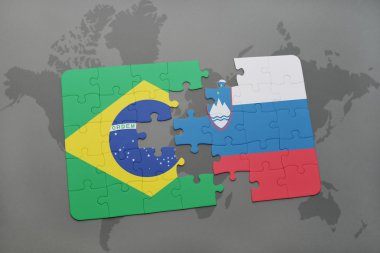 bir dünya haritası arka plan üzerinde Brezilya ve Slovenya ulusal bayrağı ile bulmaca.