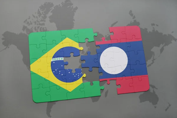 Rompecabezas con la bandera nacional de Brasil y laos en un mapa del mundo de fondo . —  Fotos de Stock