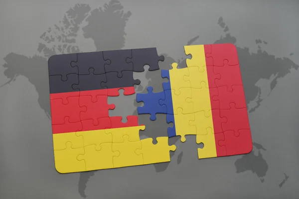 Quebra-cabeça com a bandeira nacional da alemanha e chad em um fundo de mapa do mundo . — Fotografia de Stock