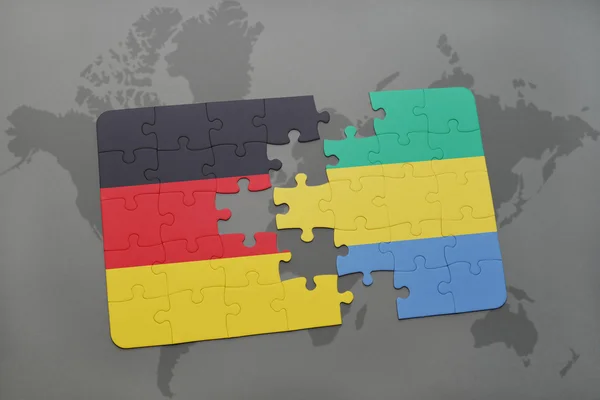 Puzzle con la bandiera nazionale di Germania e Gabon su uno sfondo mappa del mondo . — Foto Stock