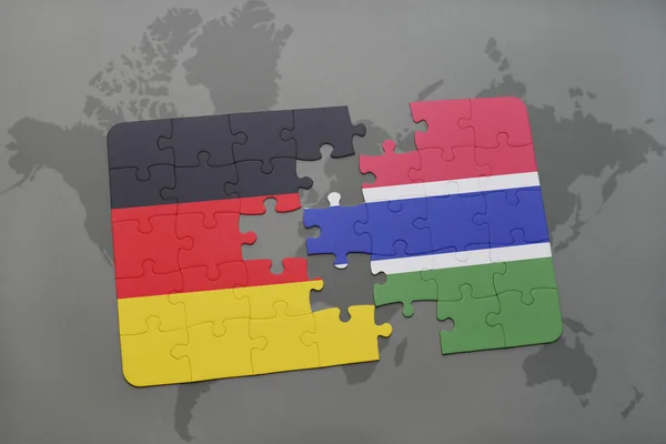 Quebra-cabeça com a bandeira nacional da alemanha e gâmbia em um fundo de mapa do mundo . — Fotografia de Stock