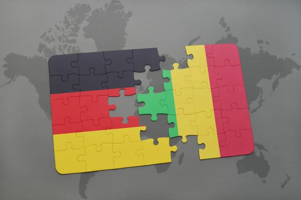Puzzle con la bandiera nazionale della Germania e mali su uno sfondo mappa del mondo . — Foto Stock