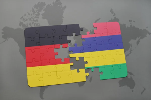 Quebra-cabeça com a bandeira nacional da alemanha e mauritius em um fundo de mapa do mundo . — Fotografia de Stock