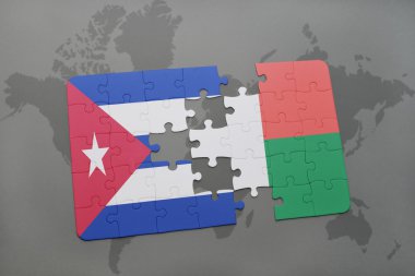 bir dünya haritası arka plan üzerinde küba ve madagaskar ulusal bayrağı ile bulmaca.