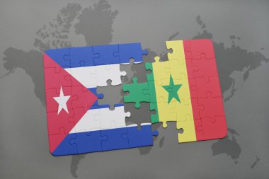 bir dünya haritası arka plan üzerinde küba ve senegal ulusal bayrağı ile bulmaca.