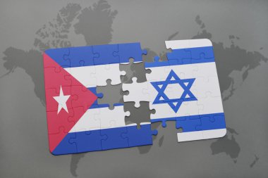 küba ve israelon ulusal bayrağı ile bulmaca bir dünya haritası arka plan.