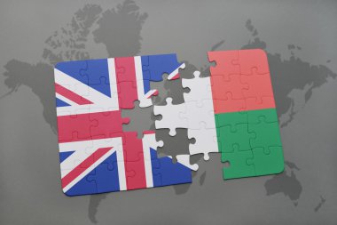 bir dünya haritası arka plan üzerinde büyük Britanya ve madagaskar ulusal bayrağı ile bulmaca.