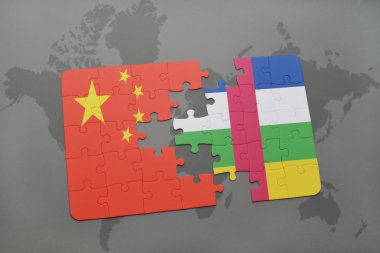 bir dünya haritası arka plan üzerinde Çin ve Orta Afrika Cumhuriyeti ulusal bayrağı ile bulmaca.