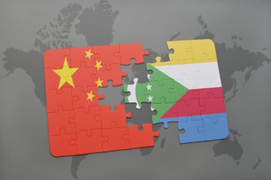 bir dünya haritası arka plan üzerinde Çin ve komor ulusal bayrağı ile bulmaca.