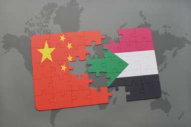 bir dünya haritası arka plan üzerinde Çin ve Sudan ulusal bayrağı ile bulmaca.