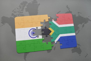 bir dünya haritası arka plan üzerinde Hindistan ve Güney Afrika ulusal bayrağı ile bulmaca.