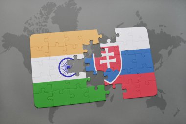 bir dünya haritası arka plan üzerinde Hindistan ve Slovakya ulusal bayrağı ile bulmaca.