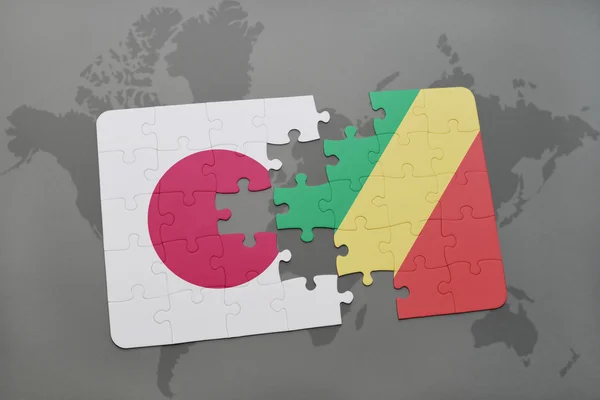 Puzzel met de nationale vlag van Japan en de Republiek Congo op een wereld kaart achtergrond. — Stockfoto