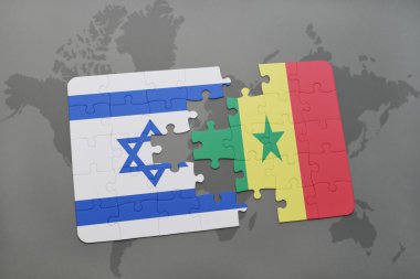 bir dünya haritası arka plan üzerinde İsrail ve Senegal ulusal bayrağı ile bulmaca.