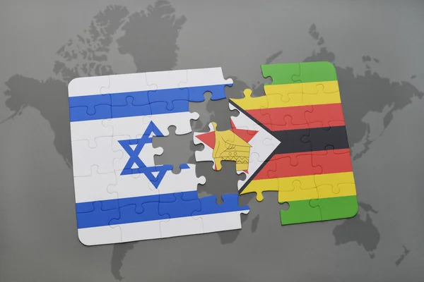 Puzzle a nemzeti zászló Izrael és Zimbabwe a világtérképen háttér. — Stock Fotó
