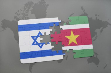 bir dünya haritası arka plan üzerinde İsrail ve surinam ulusal bayrağı ile bulmaca.
