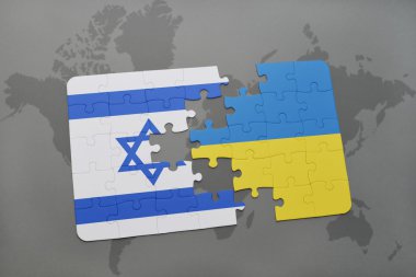 İsrail ve Ukrayna ulusal bayrak dünya harita arka plan üzerinde ile bulmaca.