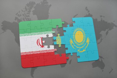 bir dünya haritası arka plan üzerinde İran ve Kazakistan ulusal bayrağı ile bulmaca.
