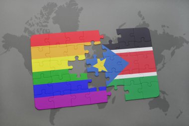 güney sudan ulusal bayrağı ve bir dünya haritası arka plan üzerinde eşcinsel gökkuşağı bayrağı ile bulmaca.