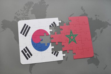 bir dünya haritası arka plan üzerinde Güney Kore ve Fas ulusal bayrağı ile bulmaca.