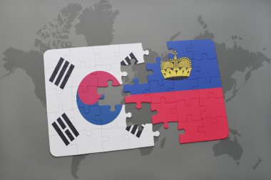 bir dünya haritası arka plan üzerinde Güney Kore ve Liechtenstein ulusal bayrağı ile bulmaca.