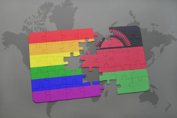 Quebra-cabeça com a bandeira nacional do Malawi e bandeira do arco-íris gay em um fundo de mapa do mundo . — Fotografia de Stock