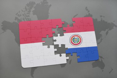 bir dünya haritası arka plan üzerinde endonezya ve paraguay ulusal bayrağı ile bulmaca.