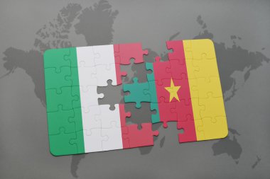 bir dünya haritası arka plan üzerinde İtalya ve Kamerun ulusal bayrağı ile bulmaca.