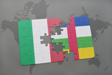 bir dünya haritası arka plan üzerinde İtalya ve Orta Afrika Cumhuriyeti ulusal bayrağı ile bulmaca.