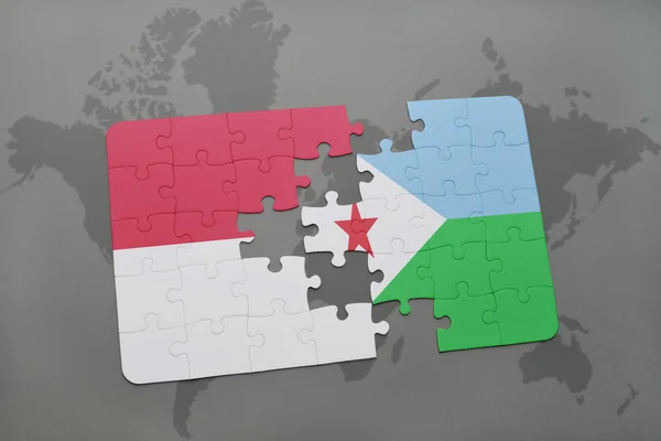 Puzzel met de nationale vlag van Indonesië en Djibouti op een wereld kaart achtergrond. — Stockfoto