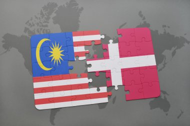 bir dünya haritası arka plan üzerinde Malezya ve Danimarka ulusal bayrağı ile bulmaca.