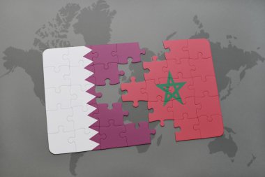 bir dünya haritası arka plan üzerinde Katar ve Fas ulusal bayrağı ile bulmaca.