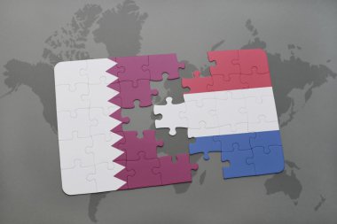 Katar ve Hollanda ulusal bayrak dünya harita arka plan üzerinde ile bulmaca.