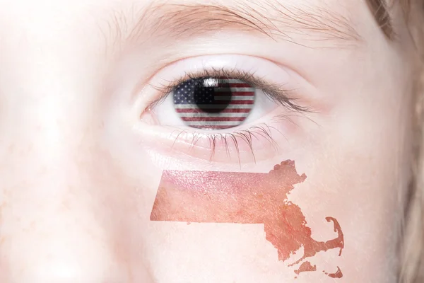 Rostro humano con bandera nacional de Estados Unidos de América y mapa estatal de Massachusetts — Foto de Stock