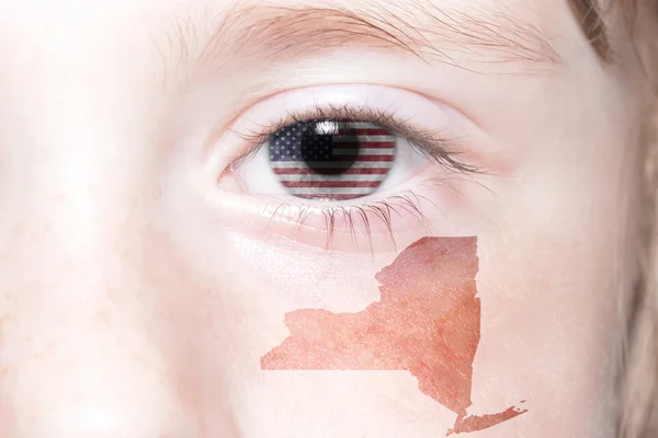 Rostro humano con bandera nacional de Estados Unidos de América y mapa del estado de Nueva York — Foto de Stock