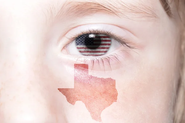 Rostro humano con bandera nacional de estados unidos de América y Texas mapa del estado — Foto de Stock