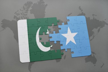 bir dünya haritası arka plan üzerinde pakistan ve somali ulusal bayrağı ile bulmaca.