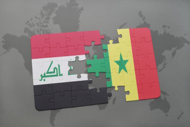 bir dünya haritası arka plan üzerinde Irak ve Senegal ulusal bayrağı ile bulmaca.
