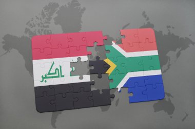 bir dünya haritası arka plan üzerinde Irak ve Güney Afrika ulusal bayrağı ile bulmaca.