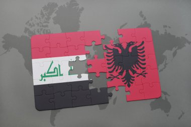 bir dünya haritası arka plan üzerinde Irak ve Arnavutluk ulusal bayrağı ile bulmaca.
