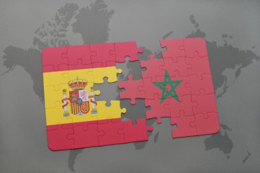 bir dünya haritası arka plan üzerinde İspanya ve Fas ulusal bayrağı ile bulmaca.