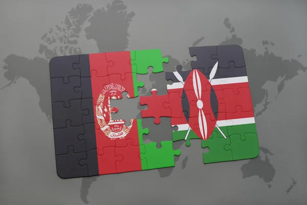 Rompecabezas con la bandera nacional de Afganistán y Kenia en un mapa del mundo fondo . — Foto de Stock